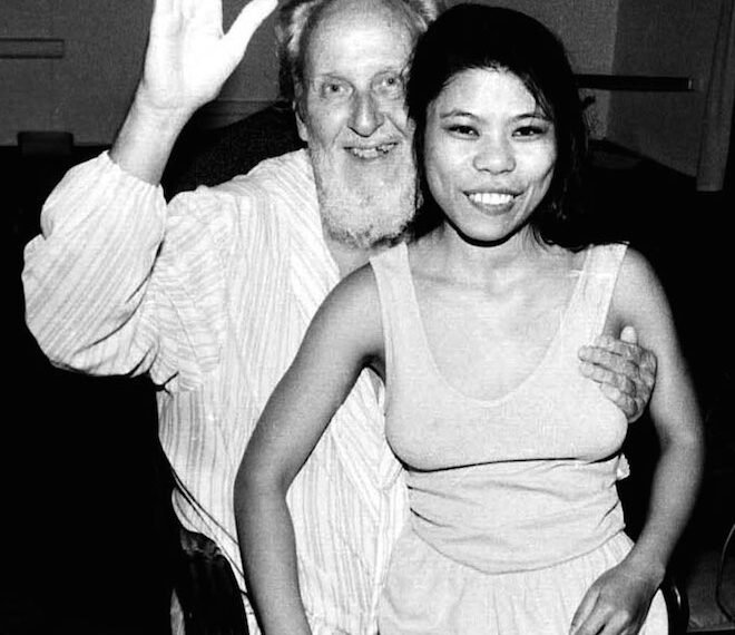 David Berg bersama seorang perempuan anggota sekte kontroversial Children of God